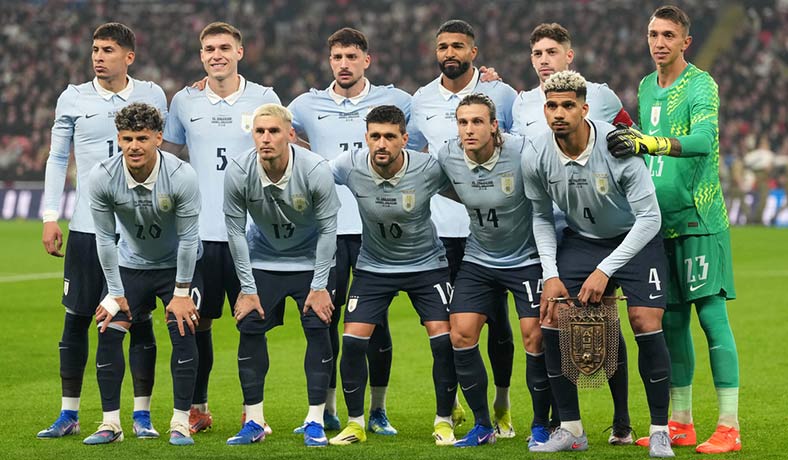 El once de Uruguay en un amistoso frente a Inglaterra