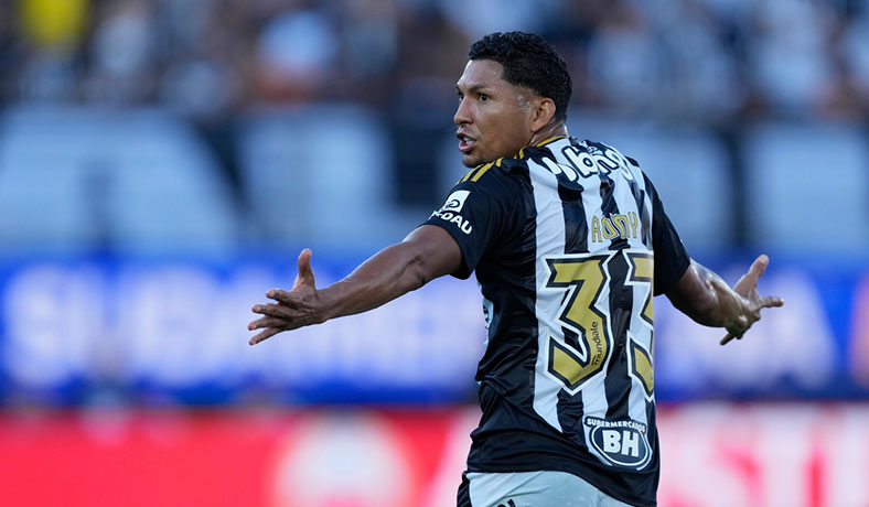 Rony de Atletico Mineiro en partido de Copa Sudamericana