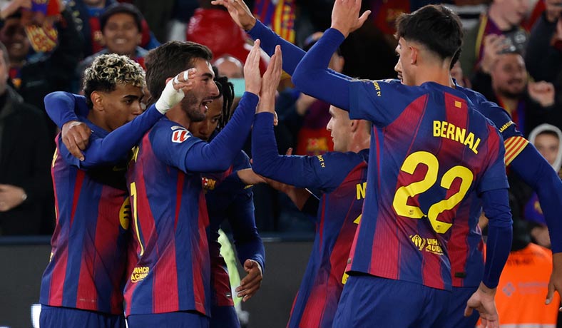 Jugadores del Barcelona celebran un gol en La Liga