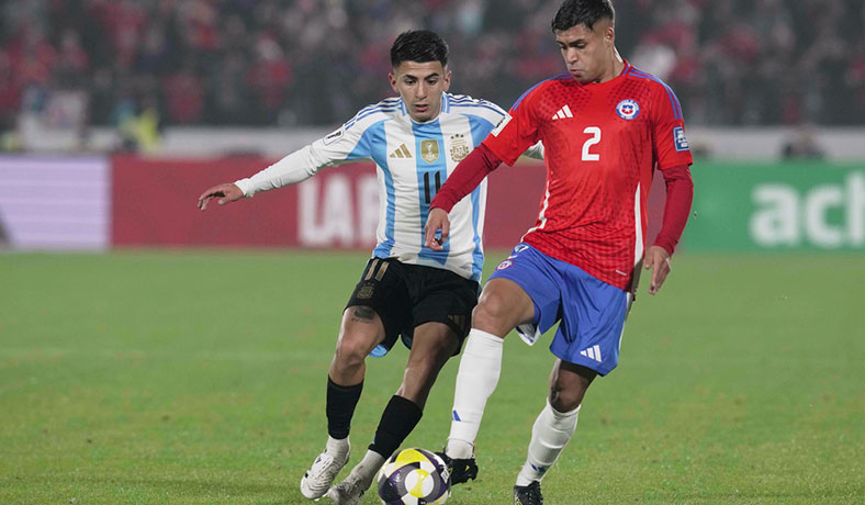 Fabian Hormazabal en partido de Chile ante Argentina