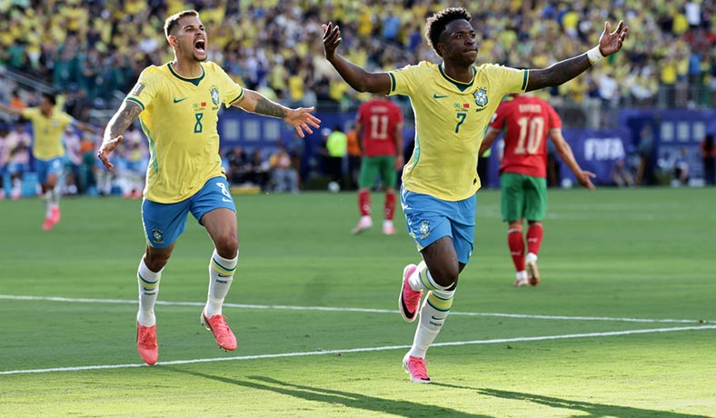 Vinicius Junior de Brasil festeja su gol ante Marruecos