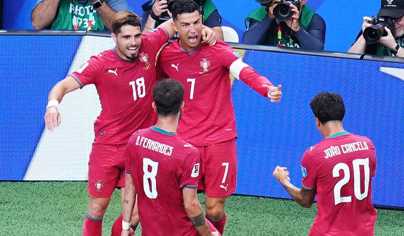 Cristiano Ronaldo celebra un gol de Portugal ante Uzbekistan