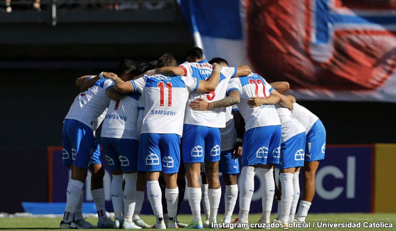 Jugadores de Universidad Catolica antes de un partido de Copa