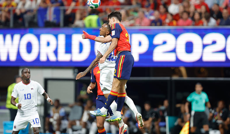 Pau Cubarsi de España en partido contra Cabo Verde