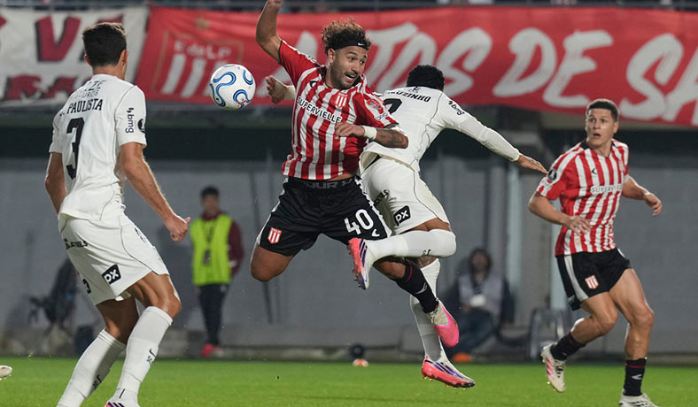 Previa y cuotas de una revancha en Brasil: Corinthians vs Estudiantes