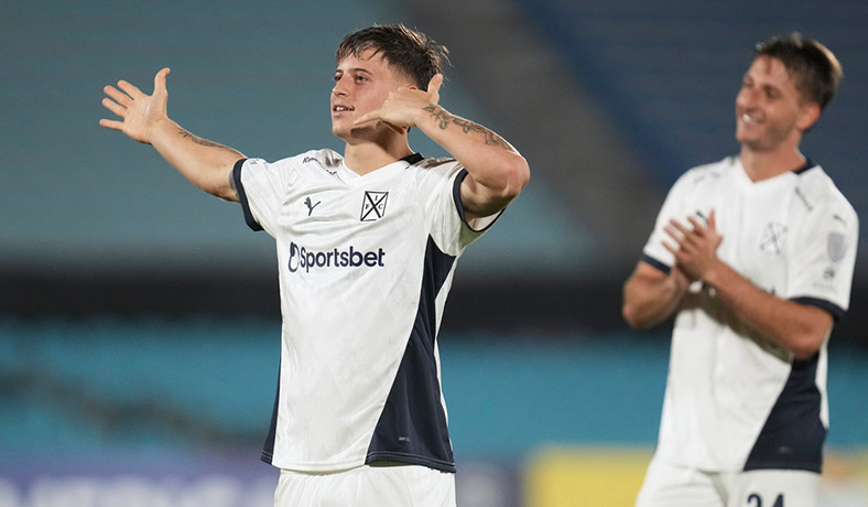 Diego Tarzia celebra un gol de Independiente en la Sudamericana