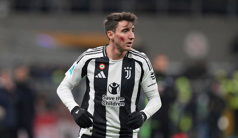 Andrea Cambiaso de la Juventus en partido de Serie A