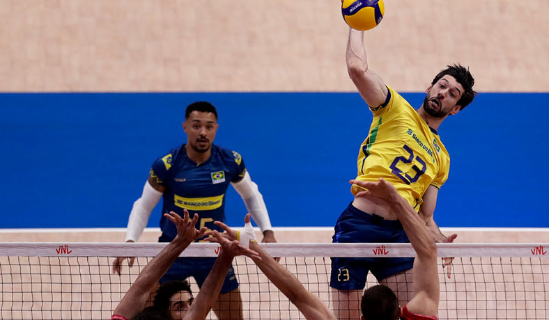 Flavio Gualberto de Brasil en partido de VNL contra Irán