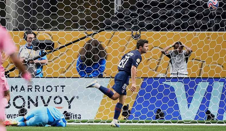 Joao Neves del PSG celebra un gol ante Inter Miami