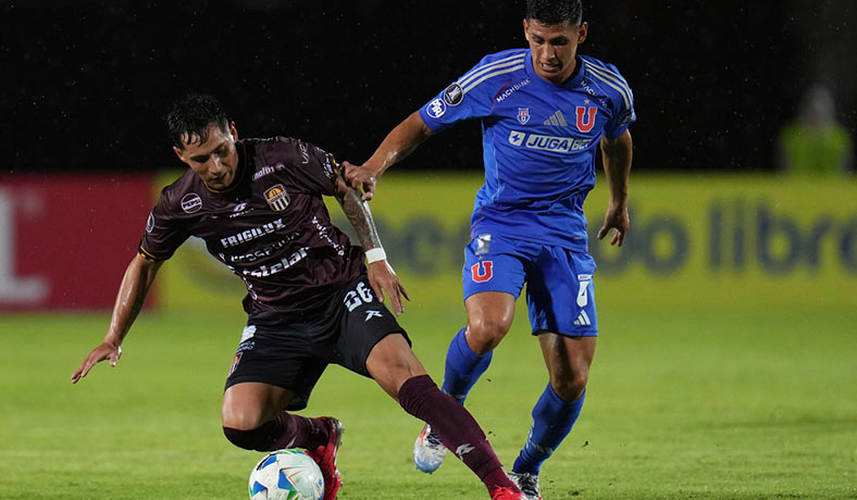 Israel Poblete de Universidad de Chile en partido ante Carabobo