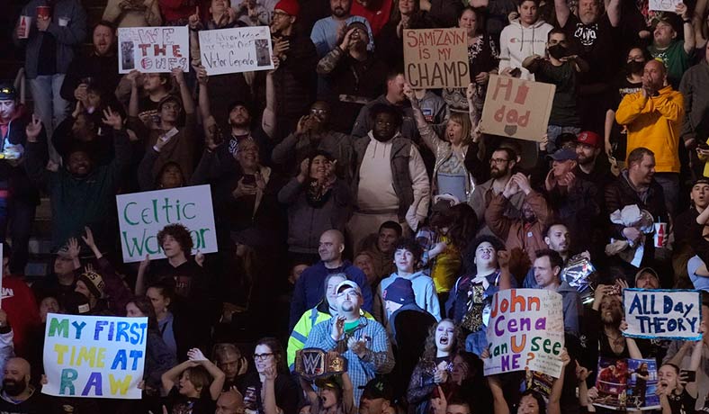 Aficionados de WWE en un evento semanal