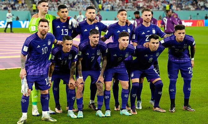 El equipo titular de Argentina en partido de primera fase del Mundial 2022