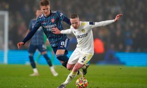 Choque de polos opuestos: cuotas y picks para el Arsenal vs Leeds