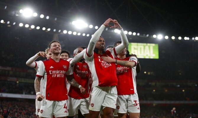 Varios jugadores Gunners celebran un gol anotado. Cuotas Arsenal Vs West Ham, Premier League.