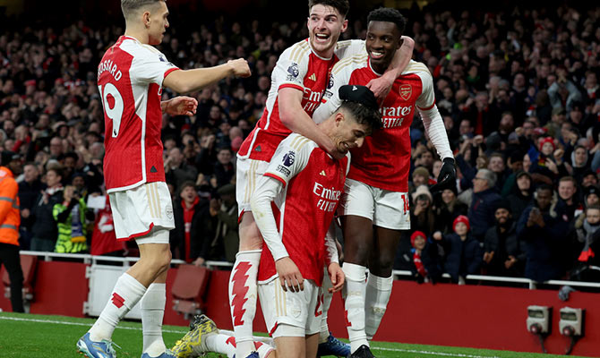 Previa y apuestas del Arsenal vs West Ham con el liderato en disputa