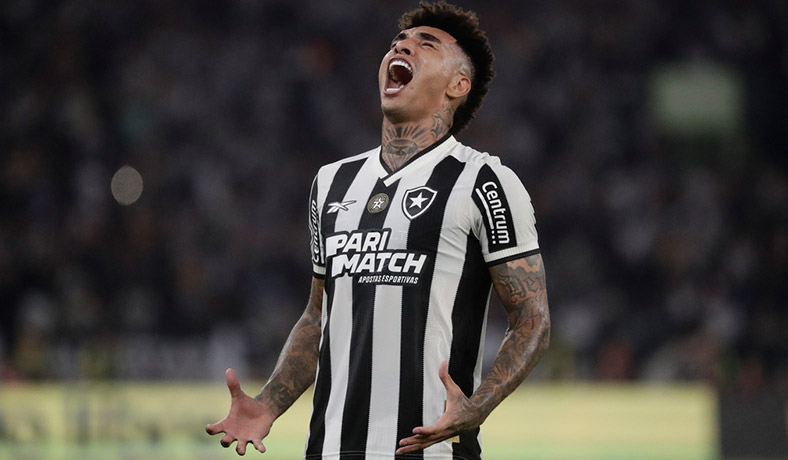 Igor Jesus de Botafogo festeja un gol en Copa Libertadores
