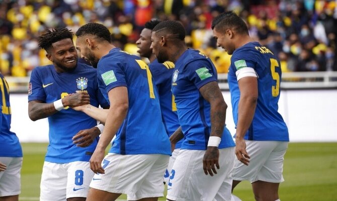 Selección brasilera celebrando el gol ante Ecuador. Pronósticos y Cuotas Brasil vs Paraguay.