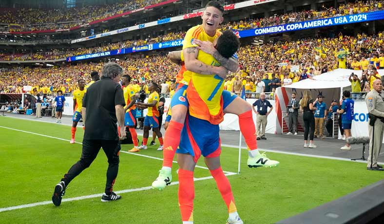 James Rodriguez celebra un gol de Colombia ante Panama
