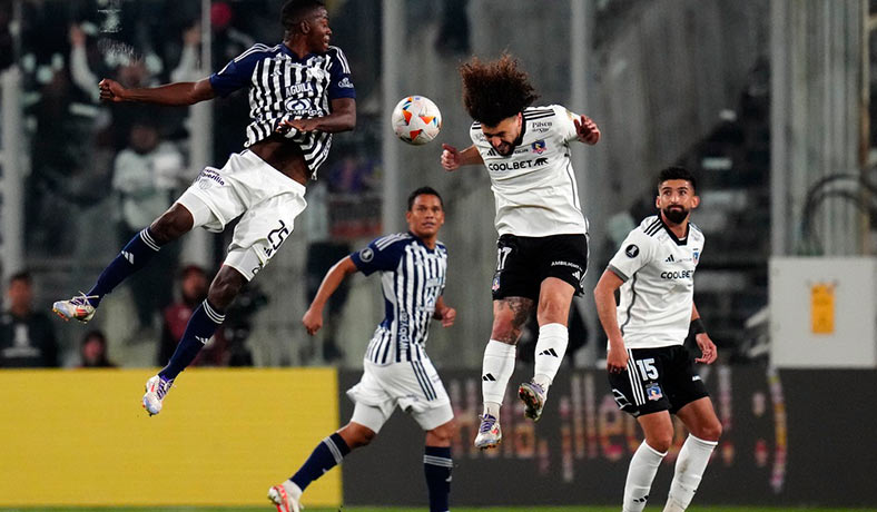 Maximiliano Falcon de Colo Colo en partido ante Junior