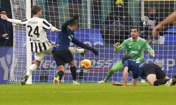 Alexis Sanchez anota gol para el Inter frente a Juventus