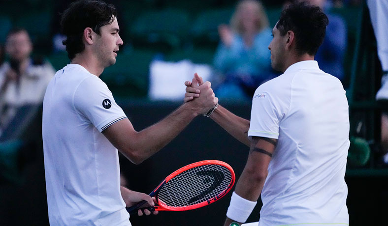 Taylor Fritz y Alejandro Tabilo tras un partido en Wimbledon