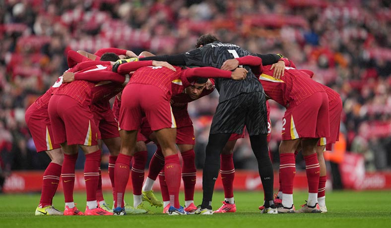 Jugadores del Liverpool antes de un partido de Premier