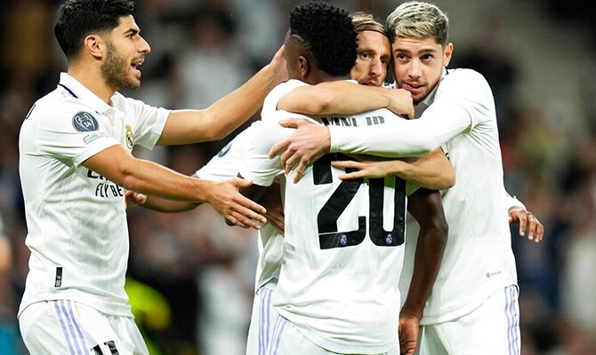 Federico Valverde, Luka Modrid, Vinicus y Asensio celebran un gol del Real Madrid