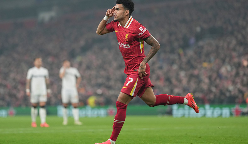 Luis Diaz celebra un gol del Liverpool en la Champions