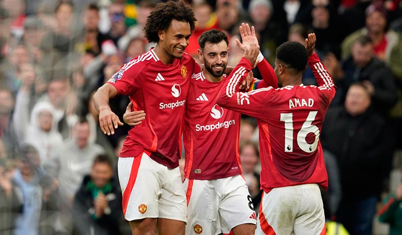 Joshua Zirkzee del Man Utd celebra un gol ante el Everton