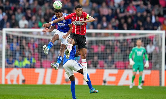Wesley Fofana del PSV en partido de competicion europea