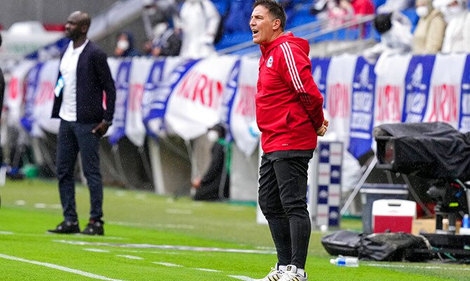 Eduardo Berizzo busca su primera victoria con la seleccion chilena
