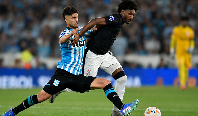 Marco Di Cesare de Racing Club ante Corinthians