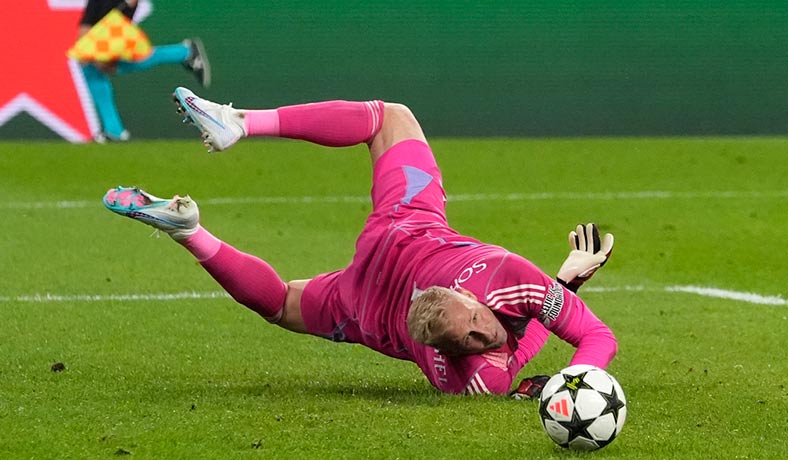 Kasper Schmeichel del Celtic en partido de Champions