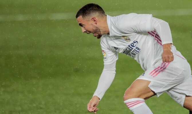 Eden Hazard, en la imagen, puede reaparecer en el Real Madrid vs Chelsea. Revisa las cuotas.