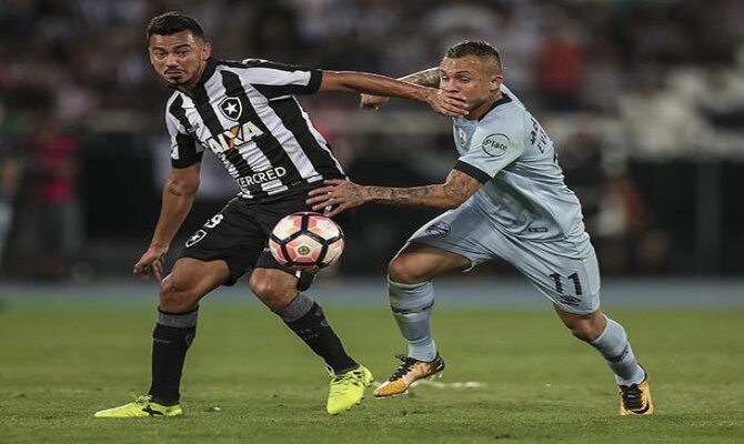 Botafogo y Gremio disputando el paso a las semifinales de la Libertadores 2017